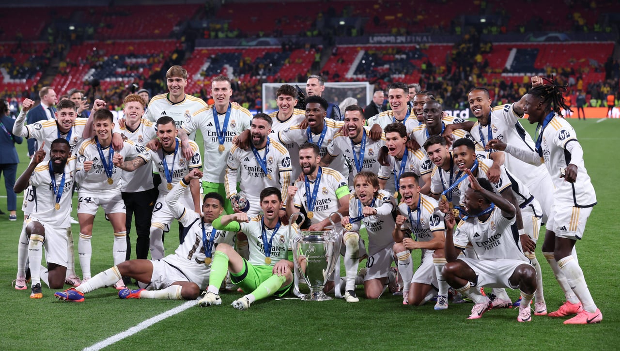  Las leyendas blancas celebran por todo lo alto la 15ª Champions del Real Madrid 