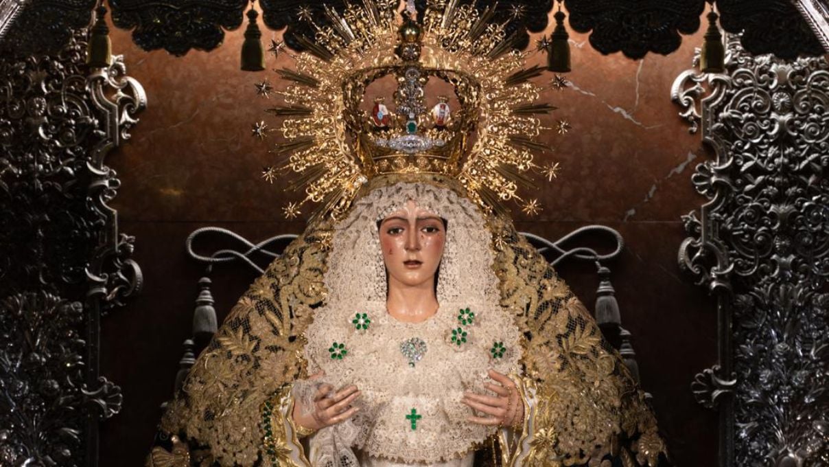 El mundo cofrade estalla con la restauración de la Virgen de la Macarena 