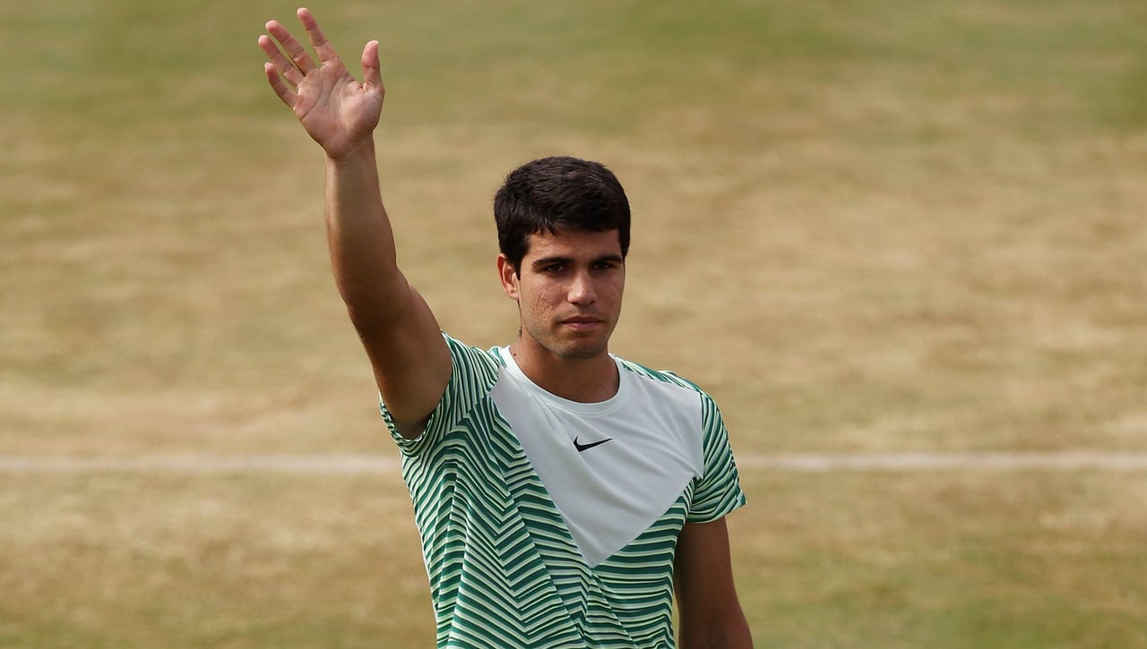 Carlos Alcaraz no tiene piedad con Korda y se mete en la final de Queen’s