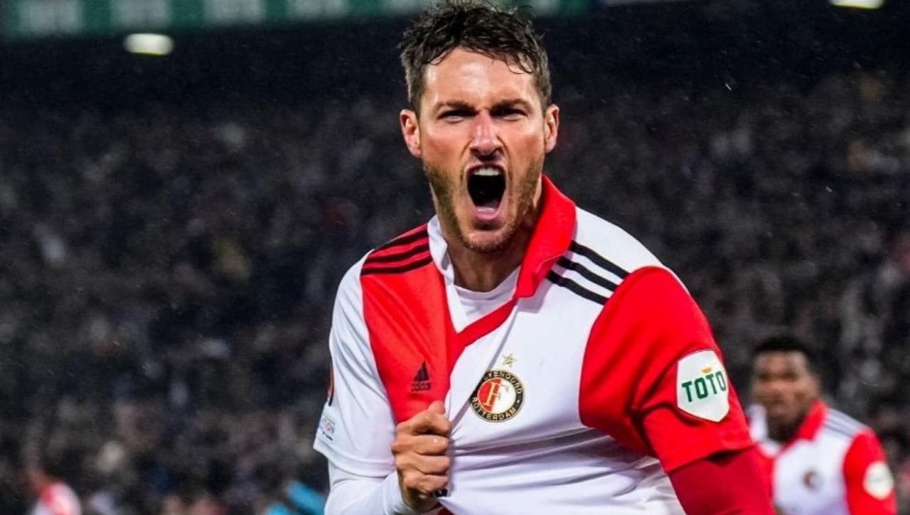 Vinculan al Sevilla con joven delantero mexicano Santi Giménez