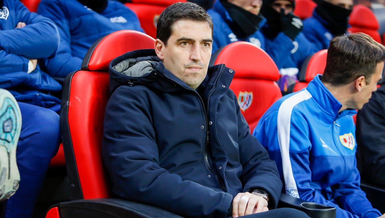 Iraola, rival del Betis y futurible del Sevilla, revela su futuro: "Estamos en conversaciones"