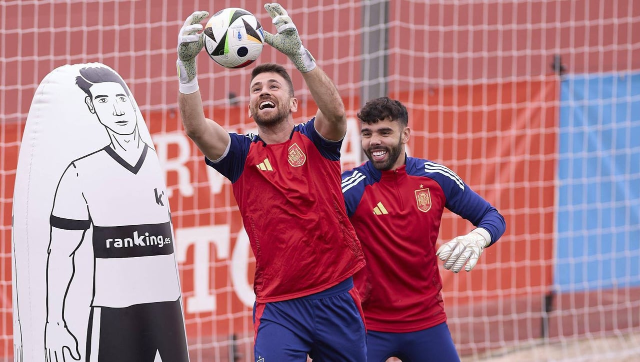 David Raya se lo pone casi imposible a Unai Simón