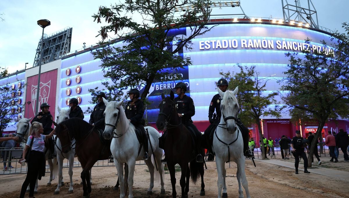 Fuerte dispositivo policial para el Sevilla - PSV y los miles de aficionados visitantes