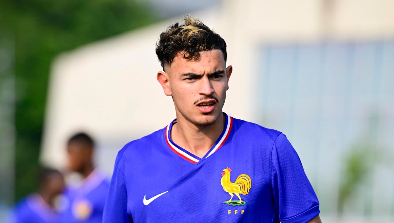 El Valencia fichaje a un talento franco-argelino para el filial, aunque en dinámica y con proyección para el primer equipo