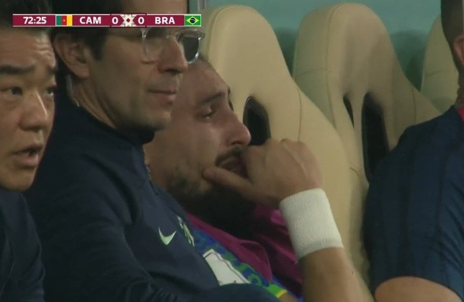 Alarma en el Sevilla: Alex Telles se lesiona el día que cumple su sueño