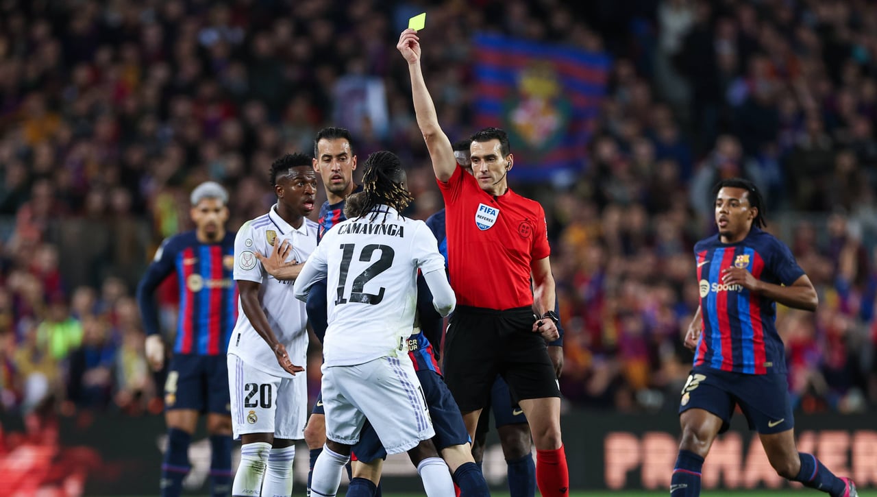 Las tres veces que Martínez Munuera, árbitro de la final de Supercopa, dirigió el clásico de Real Madrid y Barcelona