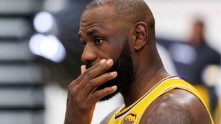 LeBron James, apartado de los Lakers