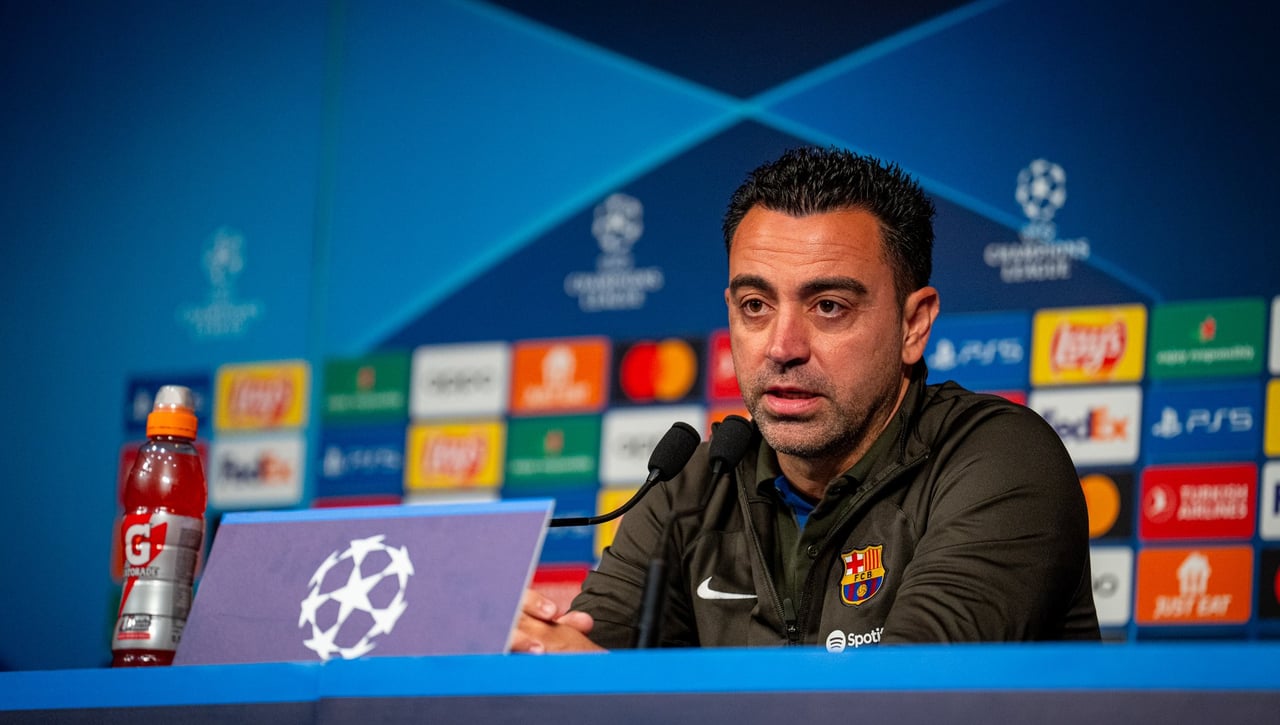 Xavi responde a Luis Enrique y anuncia dos buenas noticias en "un Barça en construcción"