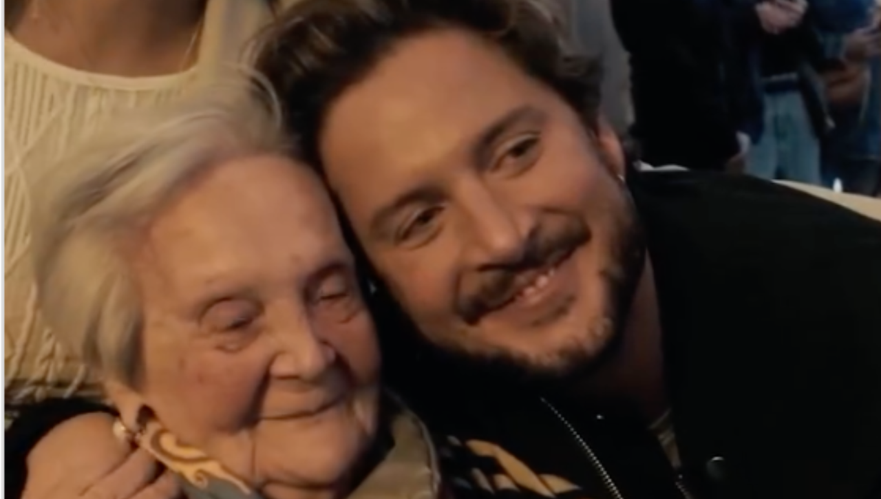 El emocionante encuentro de Manuel Carrasco con Conchita, una fan de 99 años: ''Esta mujer me ha ganado el corazón''