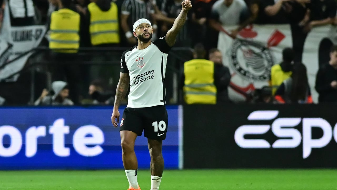 Memphis Depay brilla en un clásico paulista marcado por su genialidad