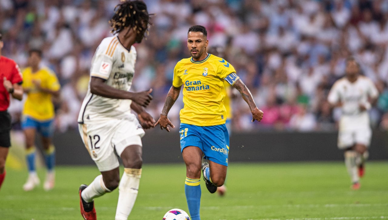 Invita a su equipo a Jonathan Viera