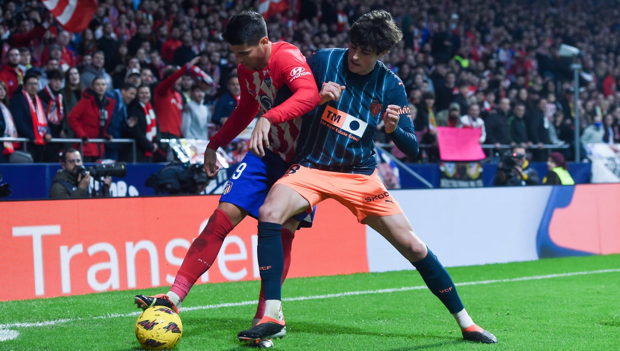 Rechazo doble por Javi Guerra