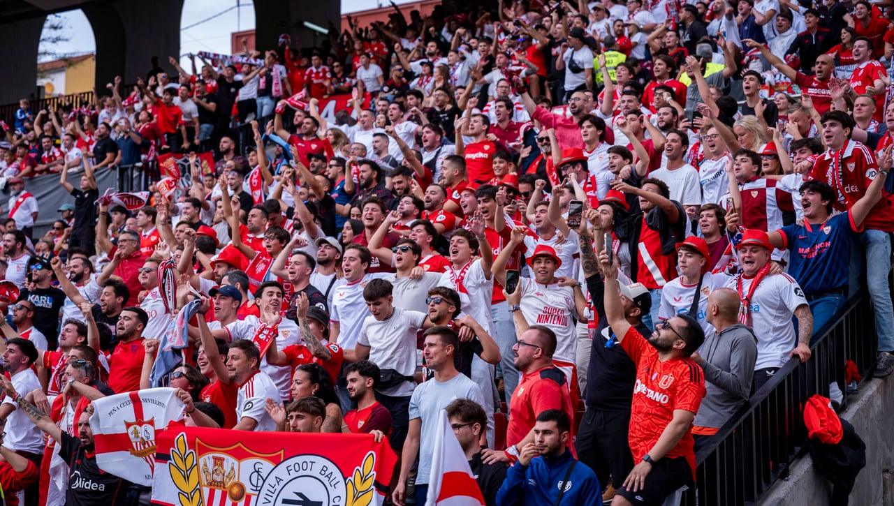 La afición del Sevilla confía en derrocar al Barcelona