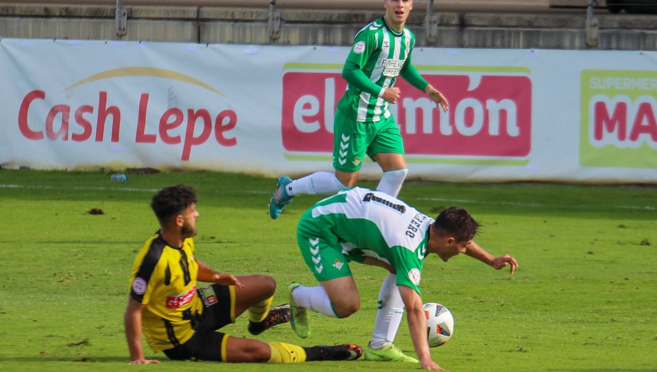 San Roque de Lepe 1-0 Betis Deportivo: Derrota con la gira del Betis como trasfondo