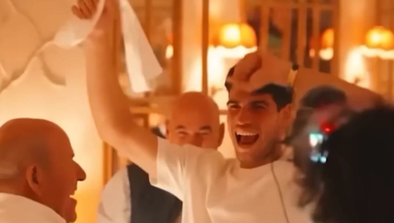 Desvelan cómo es Carlos Alcaraz de fiesta