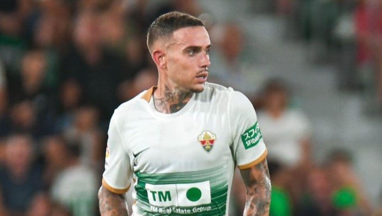 El Cádiz hace oficial el fichaje de Roger y esperará a otro delantero