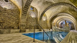 Balneario con fuentes termales y buena gastronomía, la escapada perfecta de otoño en uno de los pueblos más bonitos de España