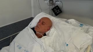 Kiko Matamoros preocupa por su estado de salud tras una foto en el hospital