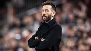 Corberán reivindica el carácter del Valencia en Mestalla: “El equipo tiene demasiadas ganas de darle alegrías a la afición”