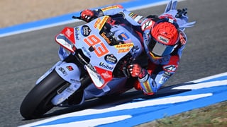 Marc Márquez da un golpe sobre la mesa y Acosta paga la novatada en Jerez