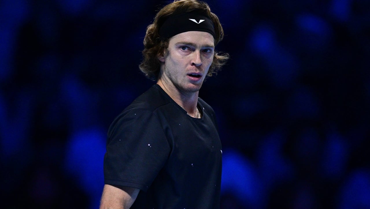 Rublev pierde los nervios contra Carlos Alcaraz y termina herido