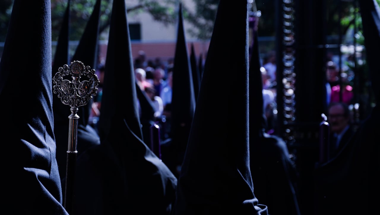 El origen de los capirotes de los nazarenos en Semana Santa