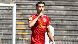 Betis y Sevilla, en la competida carrera por el jovencísimo talento serbio Matija Gluscevic