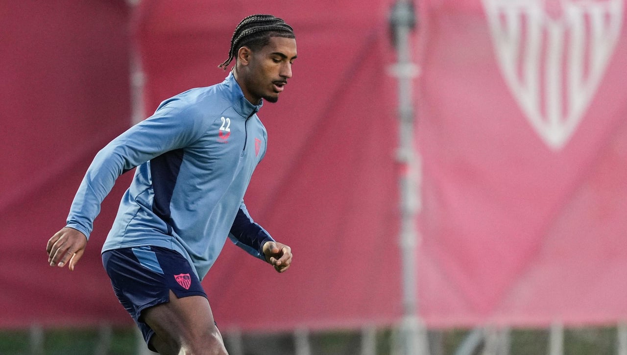 Badé pone las cartas sobre la mesa