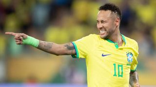 Neymar muestra su verdadero estado físico con peineta incluida