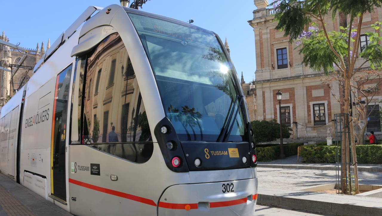 El tranvía de Sevilla atropella a un hombre en Nervión