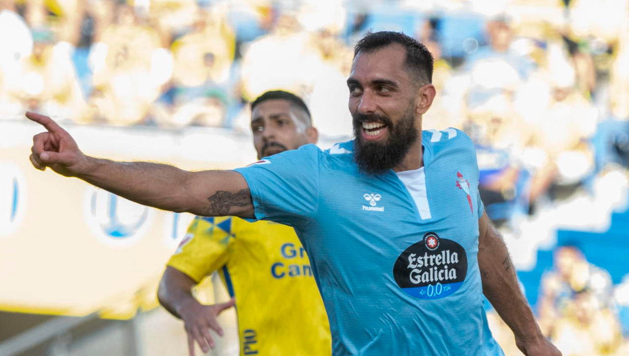 Borja Iglesias, disponible para volver a la Selección