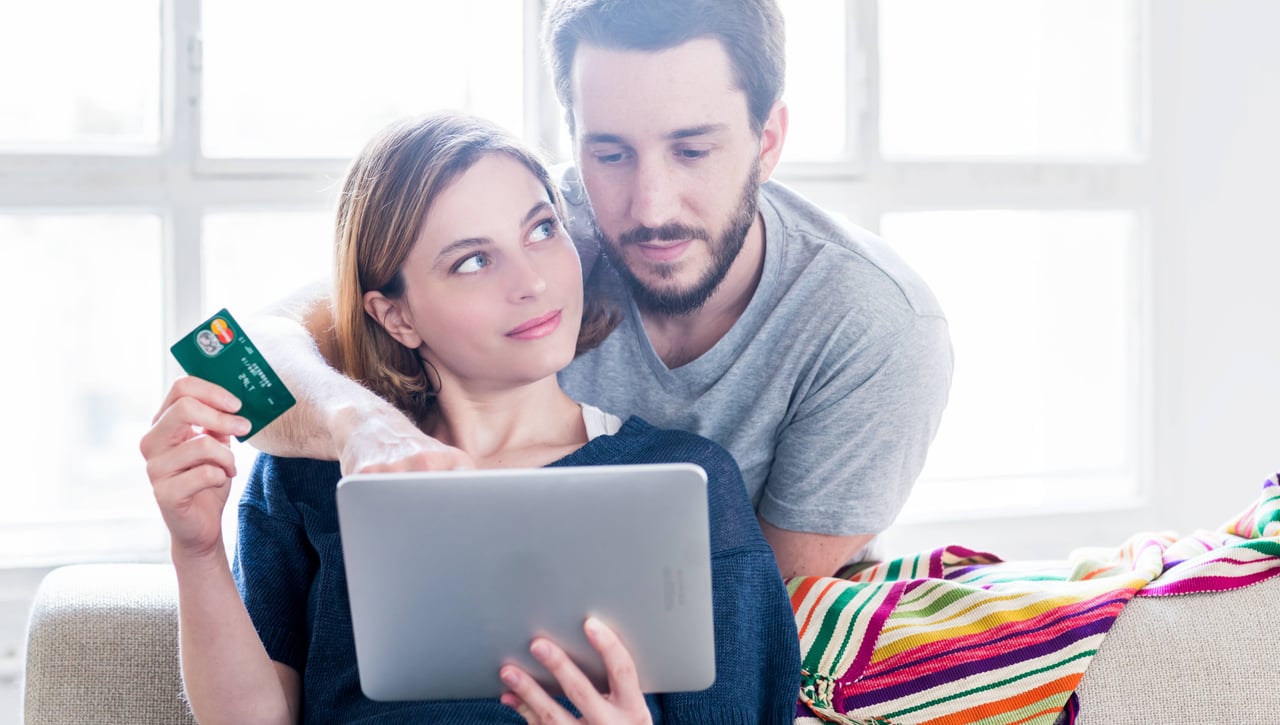 Hacienda refuerza el control sobre Bizum y tarjetas: las novedades que afectan a todos los usuarios