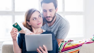 Hacienda refuerza el control sobre Bizum y tarjetas: las novedades que afectan a todos los usuarios