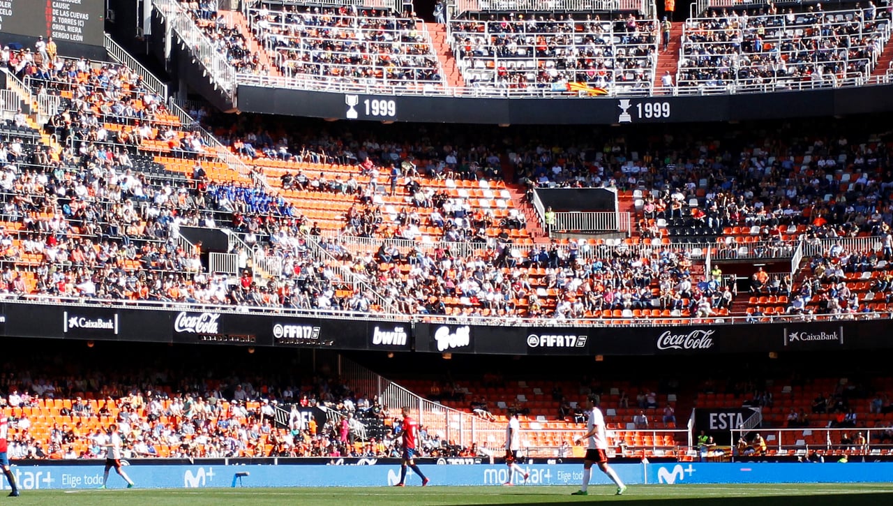 El Valencia tiene un problema en Mestalla... con las pipas