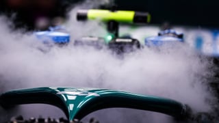 Fernando Alonso arde por la radio en Barcelona