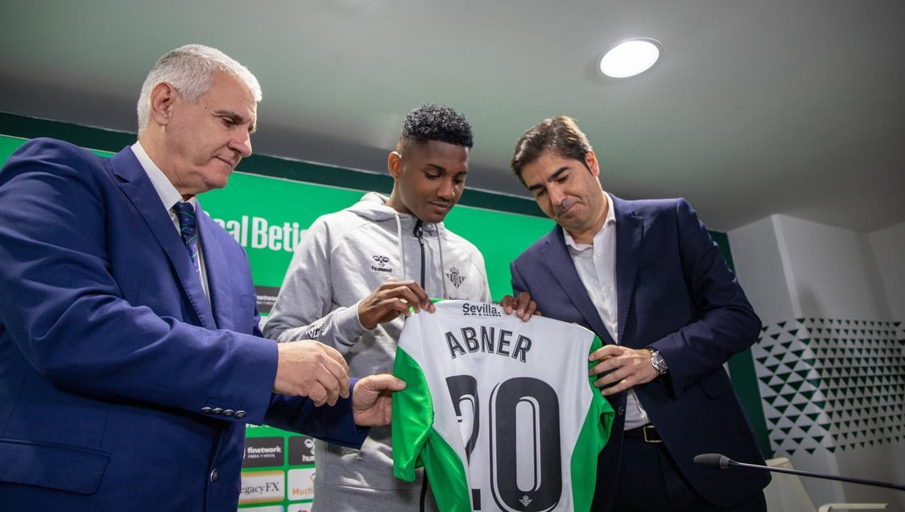 Cordón, sobre las posibles salidas, las renovaciones y las alternativas que maneja