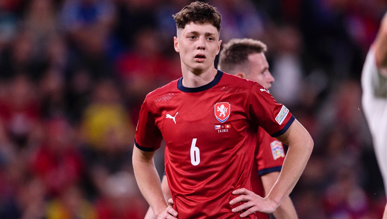 El Girona se adelanta al Betis por uno de los centrales que más gustaban