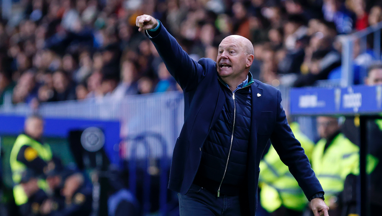 El Málaga sigue apoyando a Pepe Mel a pesar de los resultados 