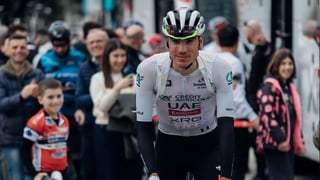 La pelea entre Juan Ayuso y Tadej Pogacar, oficial