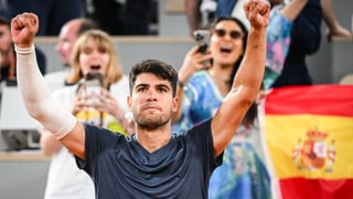 Carlos Alcaraz aplasta durante su debut en París