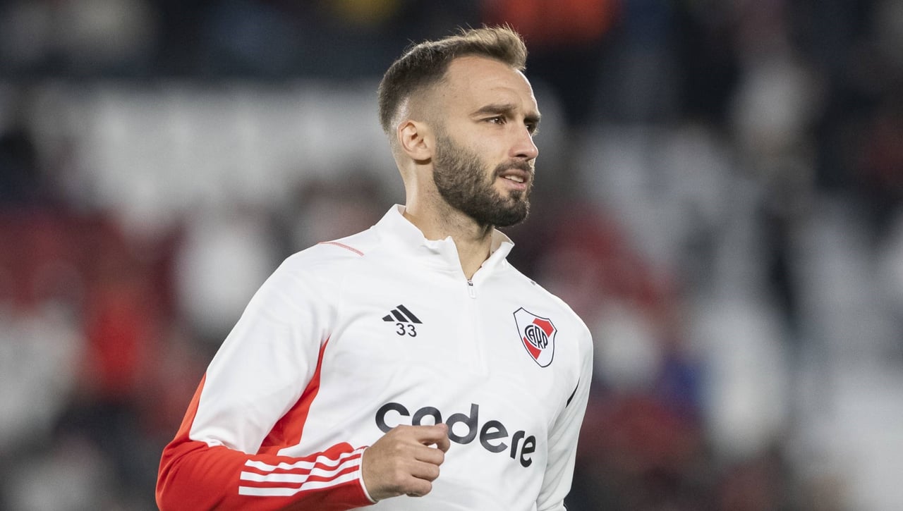 Pezzella, ex del Betis, muy criticado por su nivel en River Plate