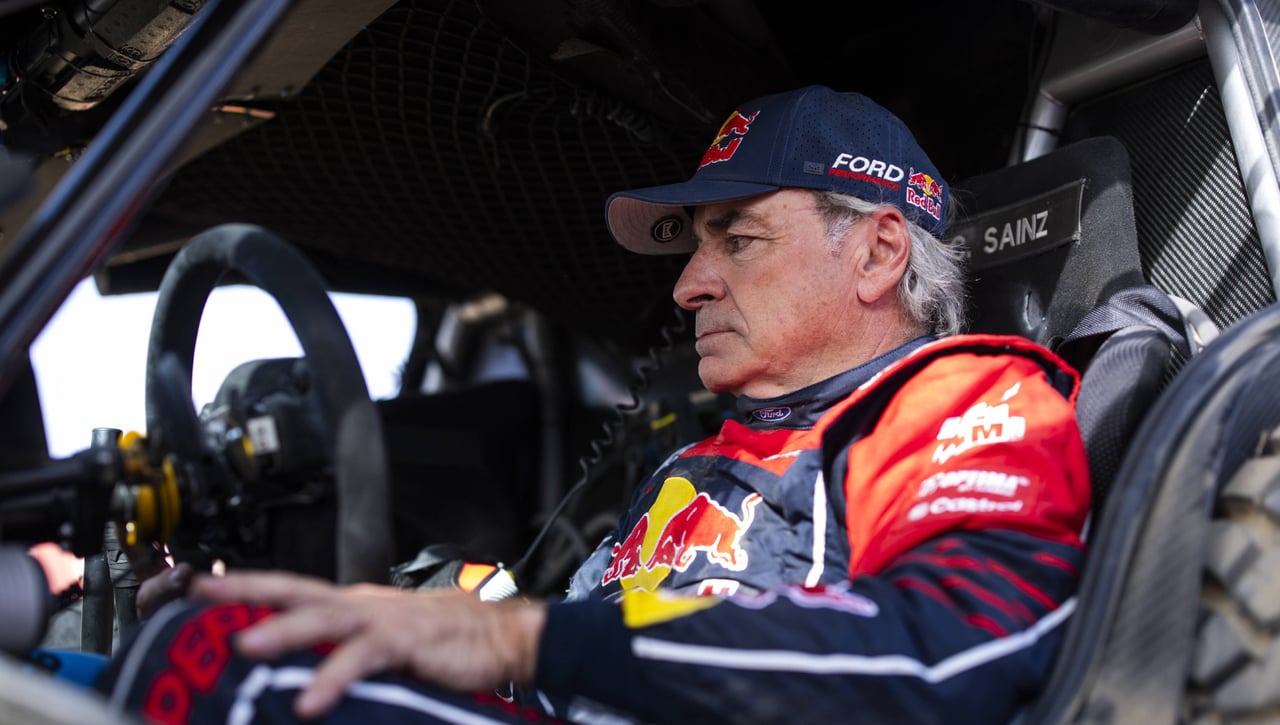 Pinchazo inesperado de Carlos Sainz en el Dakar