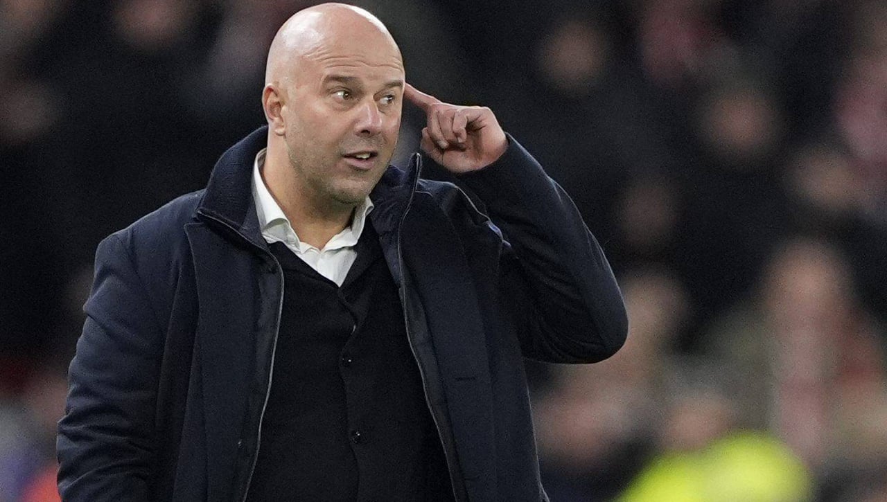 Arne Slot sale al paso de los rumores de su destitución como técnico del Liverpool: "Tengo el apoyo de la directiva"