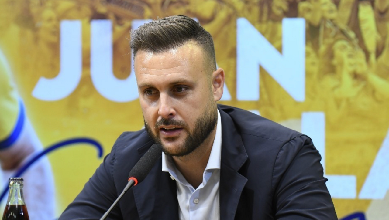 La afición del Cádiz señala a Juan Cala por la marcha de Chirino