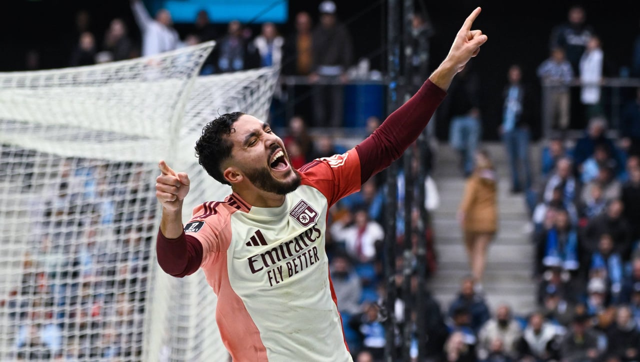 Empujan a salir al atacante con el que sueña el Betis