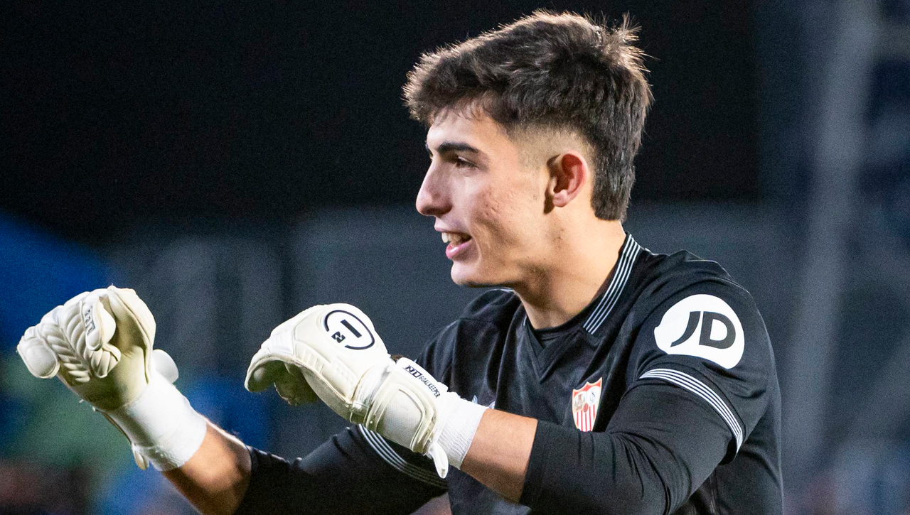 Interés en el fichaje de Alberto Flores