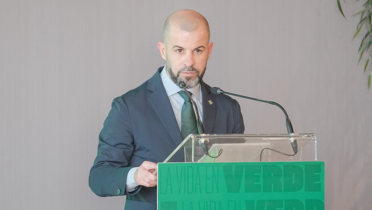 Manu Fajardo no da pistas con Antony y Bartra