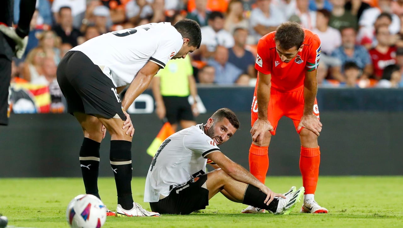 El Valencia, en cuadro y sin laterales para visitar al Betis