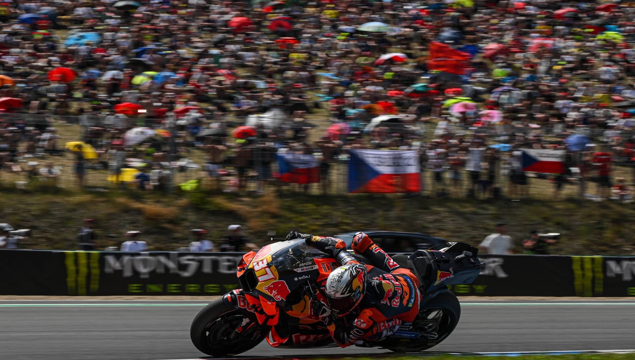 Acosta rompe su techo y lanza un mensaje a KTM