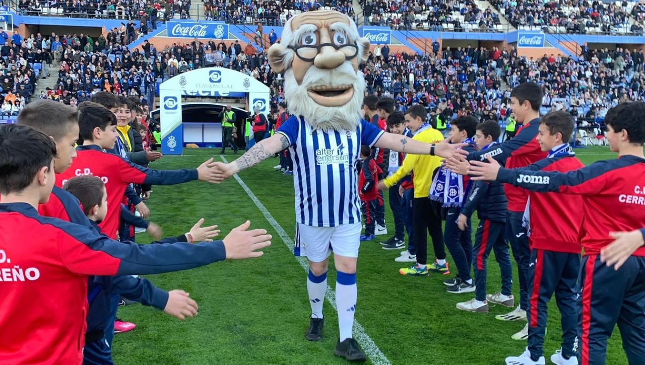 La mascota del Recre que es del Betis